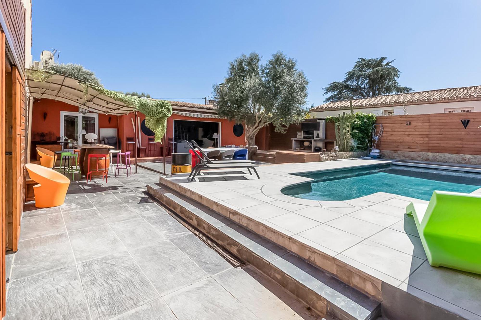 Moderne Avec Piscine A Villa